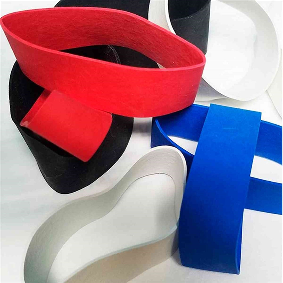 Black elastic wristbands from OBR, ideal for exercise and everyday wear, featuring durable rubber material.
